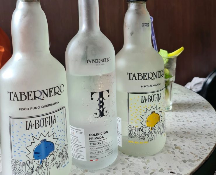 La Botija Quebranta and Acholado with Mosto Verde pisco bottles